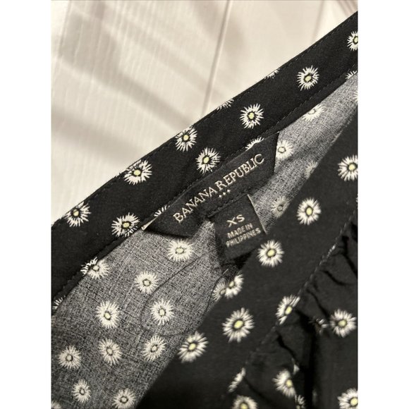 NWOT Banana Republic Dress Womens Size 0 2 XS Black Ruffle Shoulder Starbursts - Picture 3 of 5